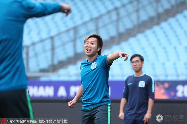 凯恩今夏一直在等曼联　凯恩今夏本想加盟曼联，但俱乐部不愿意为他提供C罗那种级别的薪水。